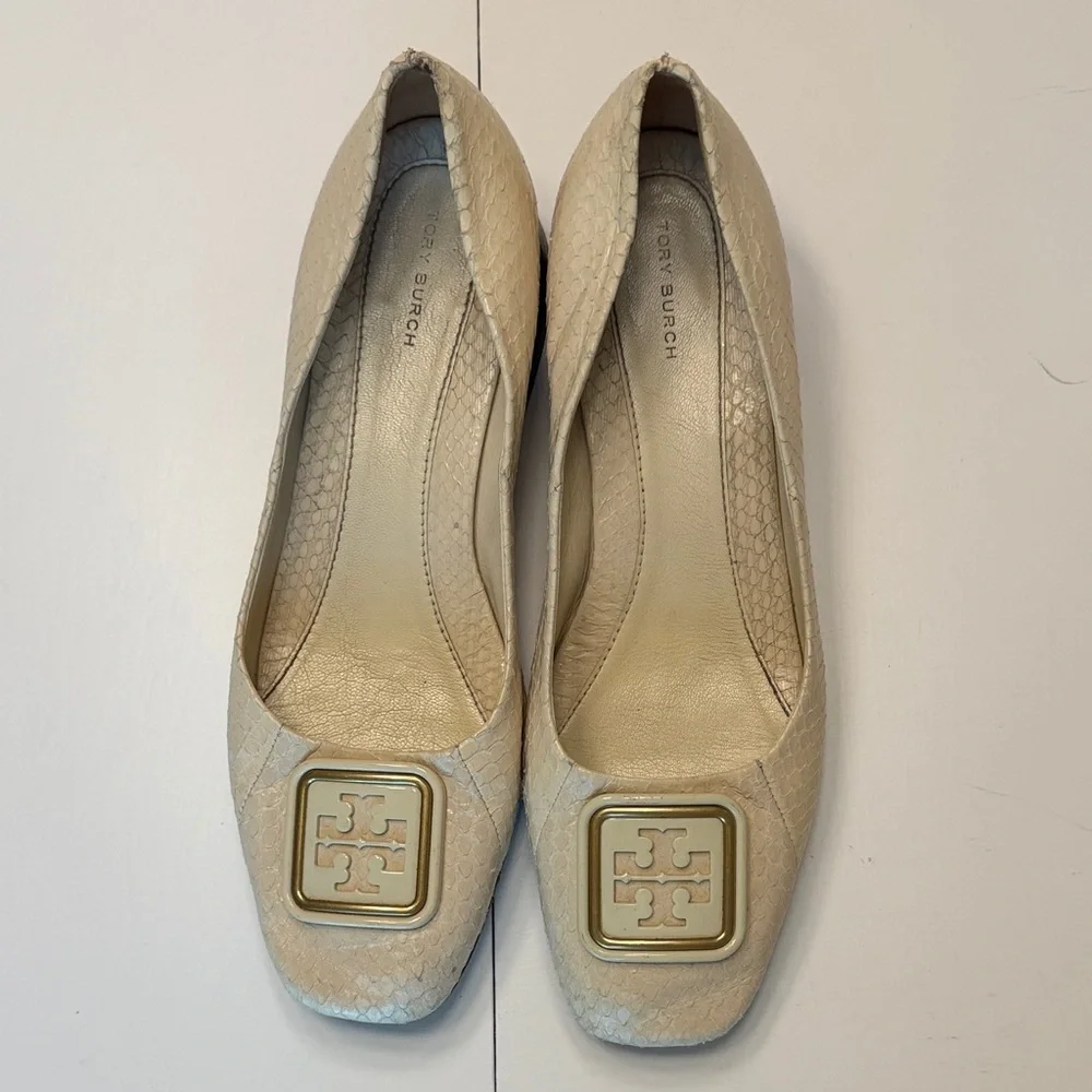 Tory Burch Georgia Pump Croc Embossed Cream size 10.5